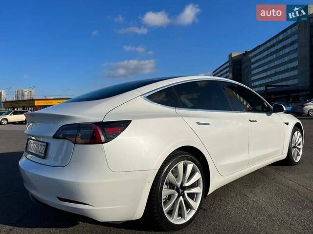 Белый Тесла Модель 3, объемом двигателя 0 л и пробегом 24 тыс. км за 19000 $, фото 4 на Automoto.ua