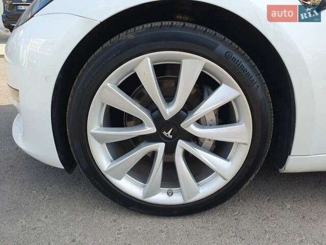 Белый Тесла Модель 3, объемом двигателя 0 л и пробегом 88 тыс. км за 22800 $, фото 49 на Automoto.ua