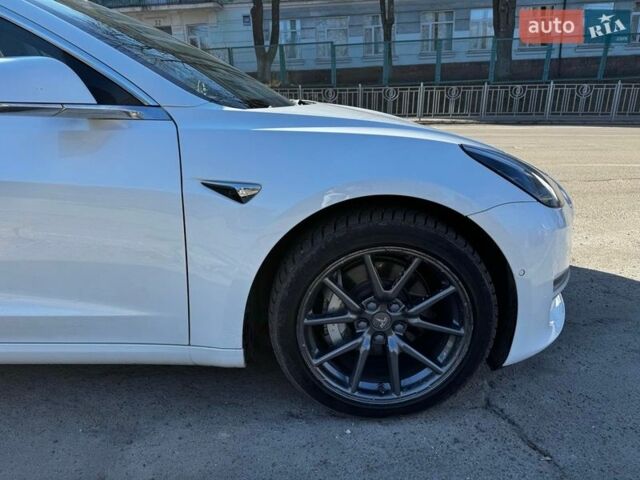 Белый Тесла Модель 3, объемом двигателя 0 л и пробегом 162 тыс. км за 18690 $, фото 4 на Automoto.ua