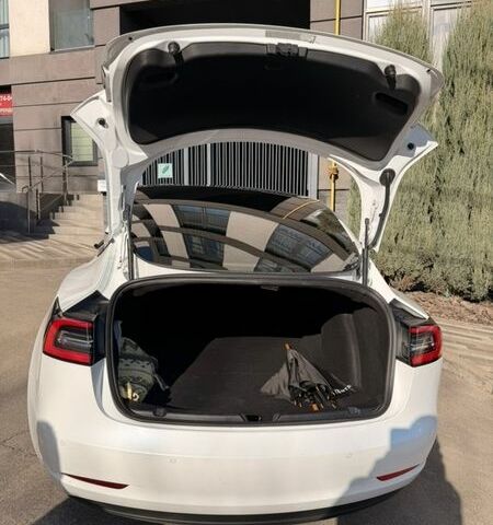 Белый Тесла Модель 3, объемом двигателя 0 л и пробегом 85 тыс. км за 16000 $, фото 22 на Automoto.ua
