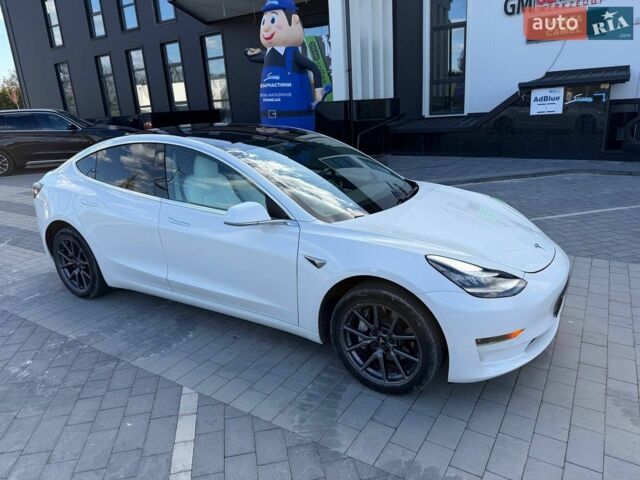 Белый Тесла Модель 3, объемом двигателя 0 л и пробегом 70 тыс. км за 16900 $, фото 2 на Automoto.ua