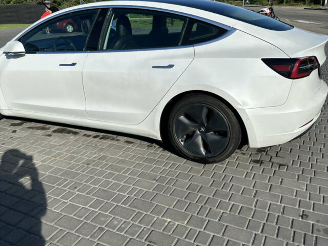 Білий Тесла Модель 3, об'ємом двигуна 0 л та пробігом 260 тис. км за 13500 $, фото 1 на Automoto.ua