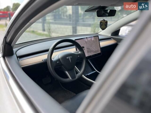 Белый Тесла Модель 3, объемом двигателя 0 л и пробегом 57 тыс. км за 18650 $, фото 21 на Automoto.ua
