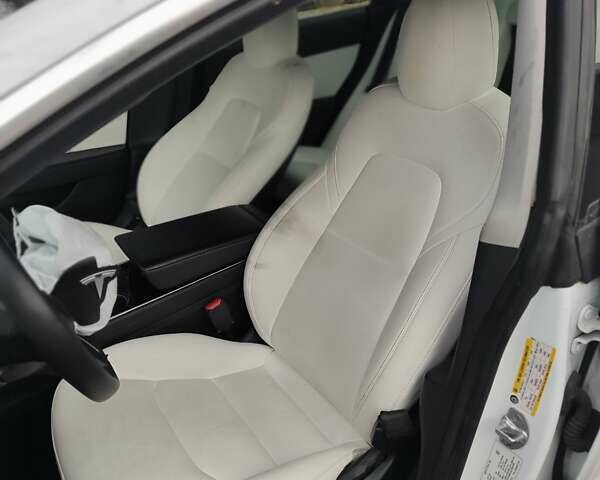 Белый Тесла Модель 3, объемом двигателя 0 л и пробегом 67 тыс. км за 9300 $, фото 12 на Automoto.ua