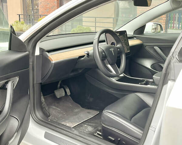 Білий Тесла Модель 3, об'ємом двигуна 0 л та пробігом 87 тис. км за 16999 $, фото 20 на Automoto.ua