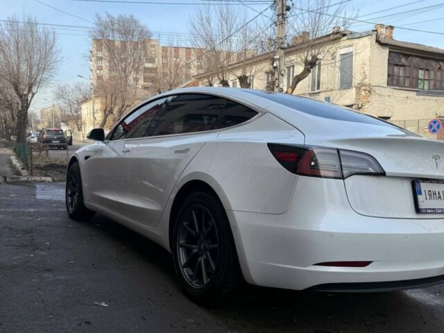 Білий Тесла Модель 3, об'ємом двигуна 0 л та пробігом 133 тис. км за 18500 $, фото 8 на Automoto.ua