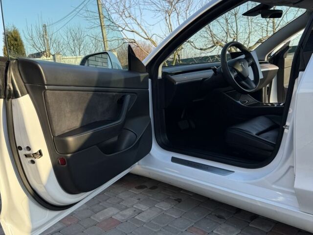 Білий Тесла Модель 3, об'ємом двигуна 0 л та пробігом 102 тис. км за 18500 $, фото 16 на Automoto.ua