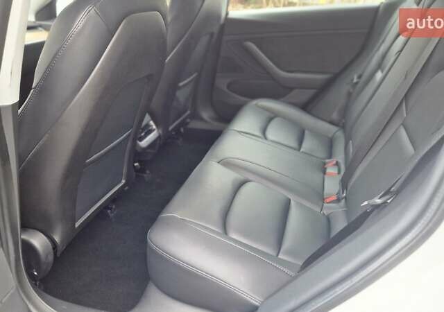 Білий Тесла Модель 3, об'ємом двигуна 0 л та пробігом 142 тис. км за 16900 $, фото 7 на Automoto.ua