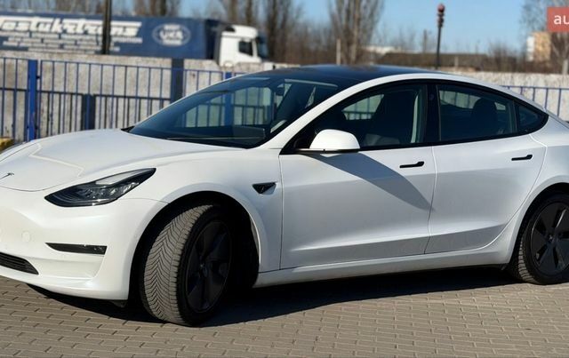 Белый Тесла Модель 3, объемом двигателя 0 л и пробегом 166 тыс. км за 19500 $, фото 1 на Automoto.ua