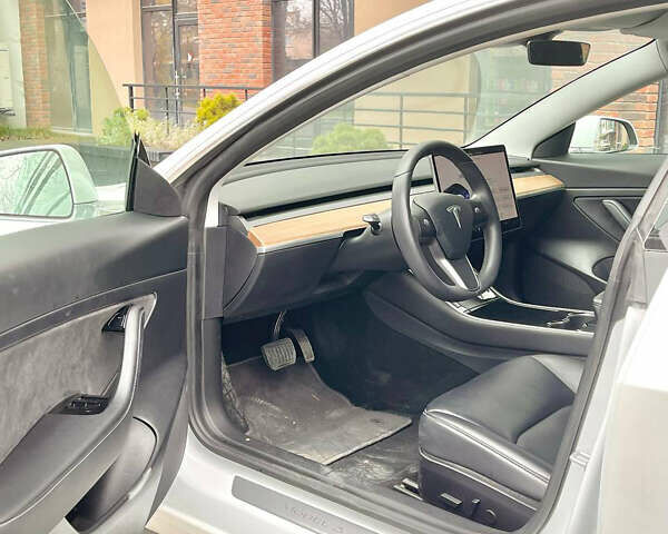 Білий Тесла Модель 3, об'ємом двигуна 0 л та пробігом 87 тис. км за 16500 $, фото 17 на Automoto.ua