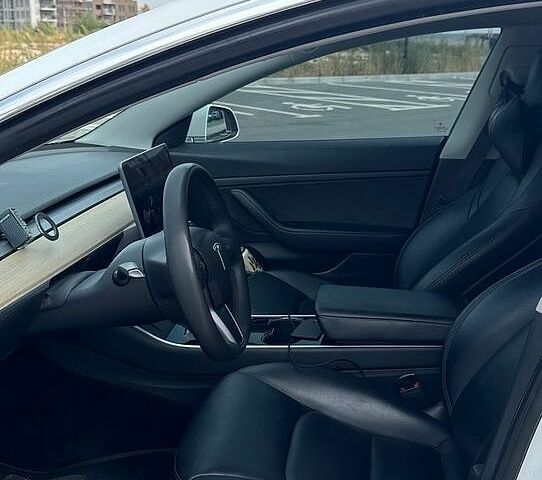 Белый Тесла Модель 3, объемом двигателя 0 л и пробегом 90 тыс. км за 15400 $, фото 9 на Automoto.ua