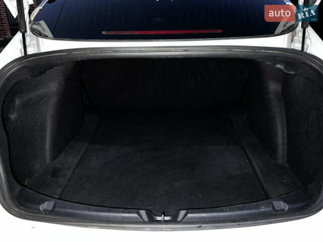 Белый Тесла Модель 3, объемом двигателя 0 л и пробегом 76 тыс. км за 19500 $, фото 12 на Automoto.ua