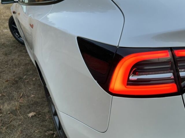 Білий Тесла Модель 3, об'ємом двигуна 0 л та пробігом 96 тис. км за 23800 $, фото 6 на Automoto.ua