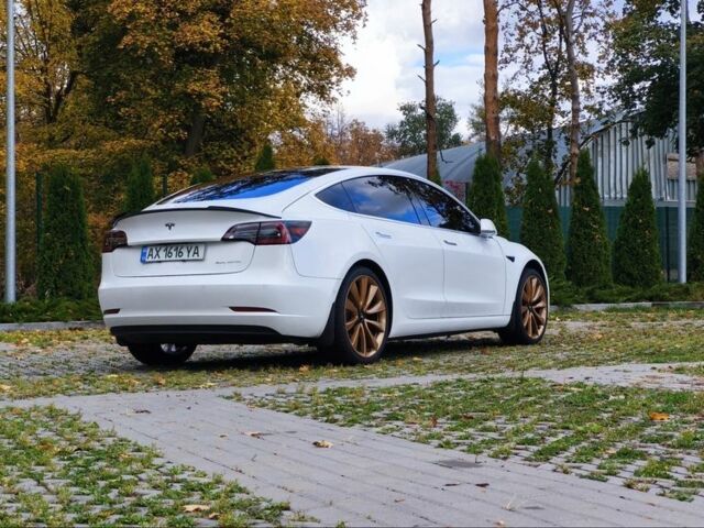Білий Тесла Модель 3, об'ємом двигуна 0 л та пробігом 55 тис. км за 21800 $, фото 3 на Automoto.ua