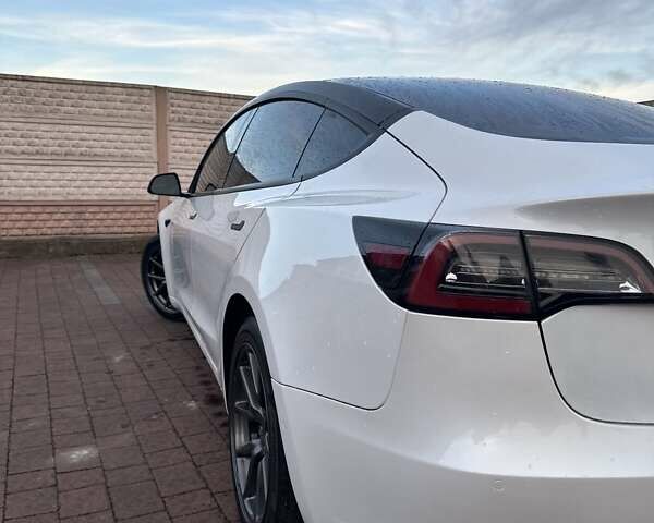 Белый Тесла Модель 3, объемом двигателя 0 л и пробегом 206 тыс. км за 16900 $, фото 8 на Automoto.ua