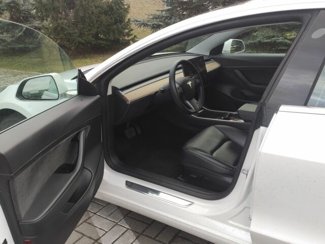 Белый Тесла Модель 3, объемом двигателя 0 л и пробегом 51 тыс. км за 16000 $, фото 7 на Automoto.ua