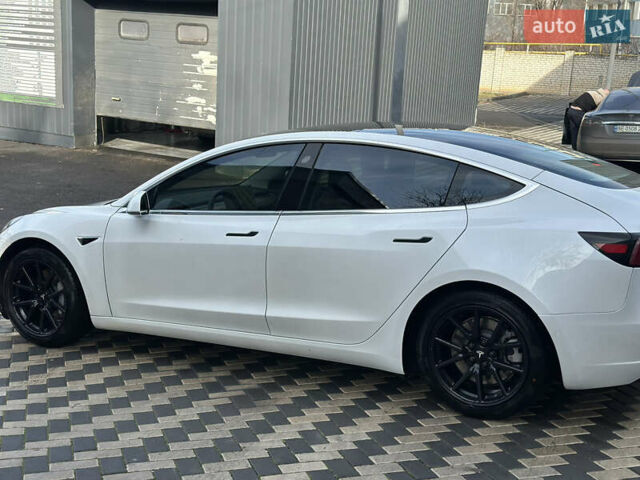 Белый Тесла Модель 3, объемом двигателя 0 л и пробегом 51 тыс. км за 17500 $, фото 2 на Automoto.ua