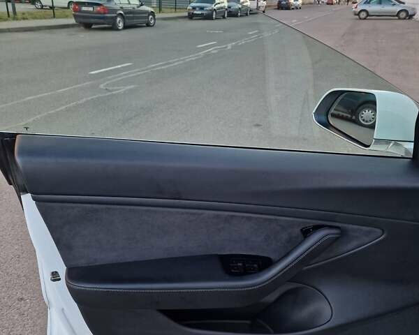 Білий Тесла Модель 3, об'ємом двигуна 0 л та пробігом 42 тис. км за 20900 $, фото 12 на Automoto.ua