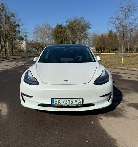 Белый Тесла Модель 3, объемом двигателя 0 л и пробегом 82 тыс. км за 16500 $, фото 5 на Automoto.ua