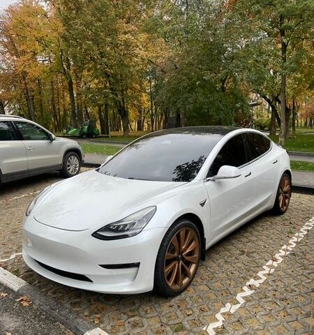 Білий Тесла Модель 3, об'ємом двигуна 0 л та пробігом 58 тис. км за 18800 $, фото 1 на Automoto.ua