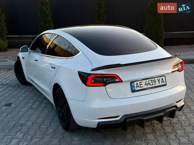 Білий Тесла Модель 3, об'ємом двигуна 0 л та пробігом 105 тис. км за 15500 $, фото 1 на Automoto.ua