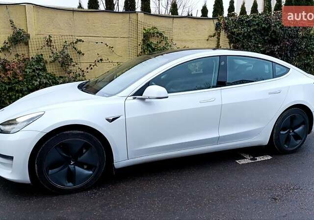 Білий Тесла Модель 3, об'ємом двигуна 0 л та пробігом 112 тис. км за 18500 $, фото 3 на Automoto.ua