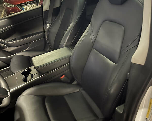 Білий Тесла Модель 3, об'ємом двигуна 0 л та пробігом 65 тис. км за 15300 $, фото 7 на Automoto.ua