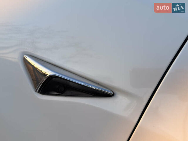 Белый Тесла Модель 3, объемом двигателя 0 л и пробегом 190 тыс. км за 17900 $, фото 10 на Automoto.ua