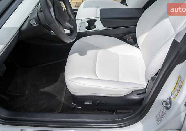 Тесла Модель 3 2020 в Киеве на Automoto.ua Белый Тесла Модель 3, объемом двигателя 0 л и пробегом 55 тыс. км за 14800 $, фото 7 на Automoto.ua