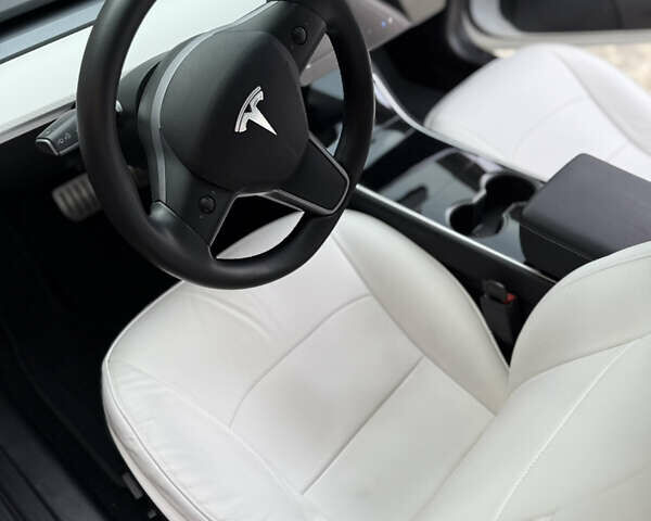 Белый Тесла Модель 3, объемом двигателя 0 л и пробегом 99 тыс. км за 22400 $, фото 20 на Automoto.ua