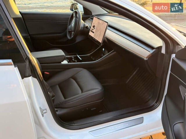 Белый Тесла Модель 3, объемом двигателя 0 л и пробегом 190 тыс. км за 17900 $, фото 18 на Automoto.ua