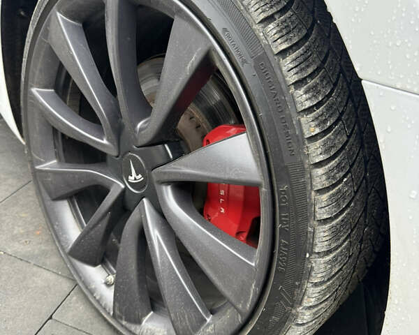 Білий Тесла Модель 3, об'ємом двигуна 0 л та пробігом 75 тис. км за 19900 $, фото 25 на Automoto.ua