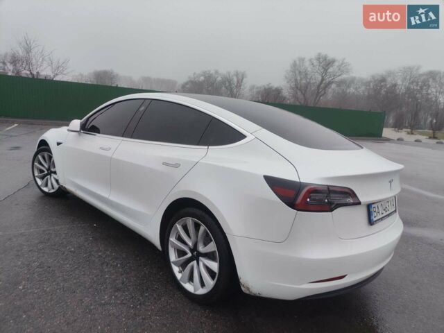 Белый Тесла Модель 3, объемом двигателя 0 л и пробегом 110 тыс. км за 16900 $, фото 2 на Automoto.ua
