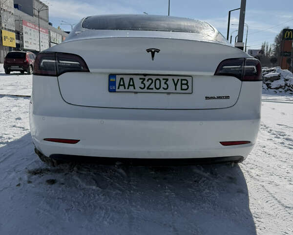 Белый Тесла Модель 3, объемом двигателя 0 л и пробегом 105 тыс. км за 19100 $, фото 2 на Automoto.ua