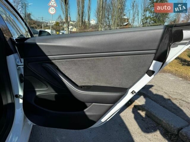 Белый Тесла Модель 3, объемом двигателя 0 л и пробегом 162 тыс. км за 18690 $, фото 25 на Automoto.ua