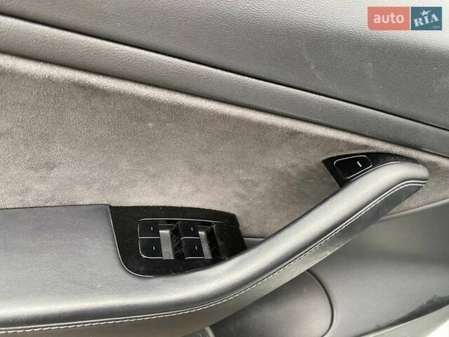 Білий Тесла Модель 3, об'ємом двигуна 0 л та пробігом 65 тис. км за 19700 $, фото 11 на Automoto.ua