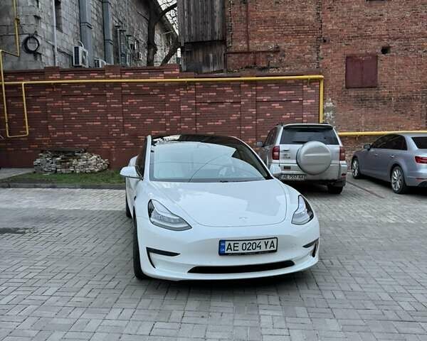 Білий Тесла Модель 3, об'ємом двигуна 0 л та пробігом 85 тис. км за 22200 $, фото 1 на Automoto.ua