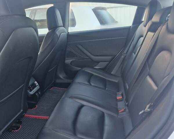 Белый Тесла Модель 3, объемом двигателя 0 л и пробегом 72 тыс. км за 17700 $, фото 3 на Automoto.ua