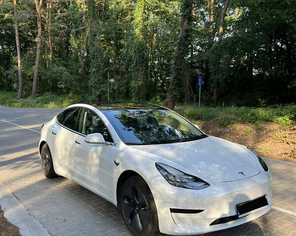 Білий Тесла Модель 3, об'ємом двигуна 0 л та пробігом 110 тис. км за 15500 $, фото 2 на Automoto.ua