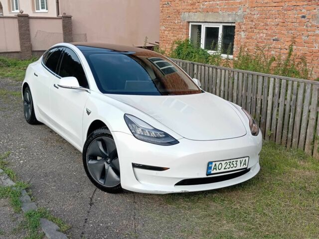 Белый Тесла Модель 3, объемом двигателя 0 л и пробегом 128 тыс. км за 15500 $, фото 2 на Automoto.ua