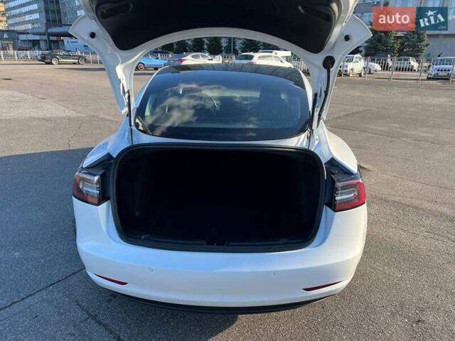 Белый Тесла Модель 3, объемом двигателя 0 л и пробегом 24 тыс. км за 19000 $, фото 22 на Automoto.ua