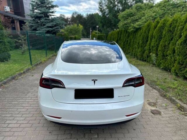 Белый Тесла Модель 3, объемом двигателя 0 л и пробегом 57 тыс. км за 11400 $, фото 4 на Automoto.ua