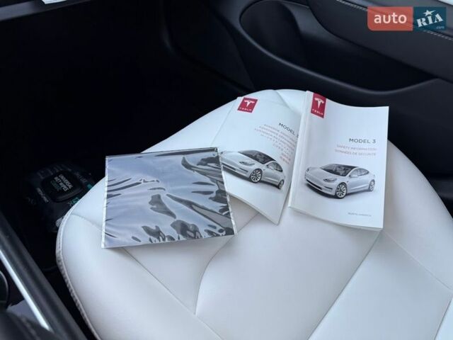 Белый Тесла Модель 3, объемом двигателя 0 л и пробегом 105 тыс. км за 21300 $, фото 32 на Automoto.ua