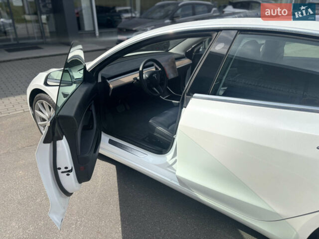 Белый Тесла Модель 3, объемом двигателя 0 л и пробегом 91 тыс. км за 22500 $, фото 28 на Automoto.ua