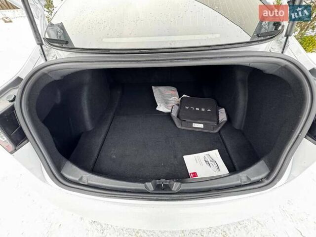 Белый Тесла Модель 3, объемом двигателя 0 л и пробегом 118 тыс. км за 15800 $, фото 17 на Automoto.ua