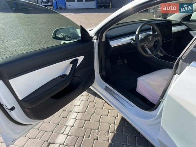 Білий Тесла Модель 3, об'ємом двигуна 0 л та пробігом 107 тис. км за 15500 $, фото 7 на Automoto.ua