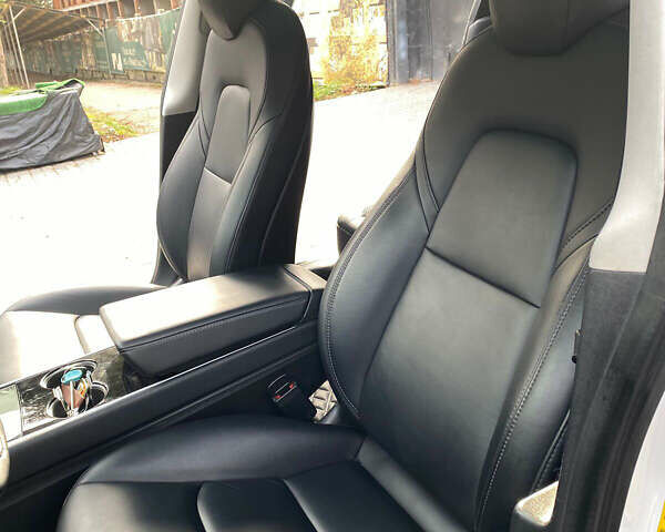 Белый Тесла Модель 3, объемом двигателя 0 л и пробегом 86 тыс. км за 21500 $, фото 9 на Automoto.ua