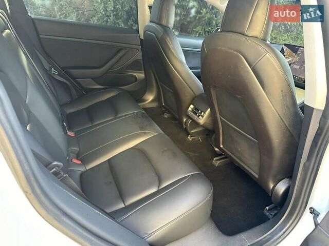 Белый Тесла Модель 3, объемом двигателя 0 л и пробегом 99 тыс. км за 23000 $, фото 15 на Automoto.ua