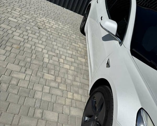 Белый Тесла Модель 3, объемом двигателя 0 л и пробегом 121 тыс. км за 18400 $, фото 12 на Automoto.ua