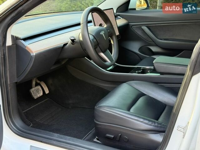 Білий Тесла Модель 3, об'ємом двигуна 0 л та пробігом 89 тис. км за 19900 $, фото 38 на Automoto.ua